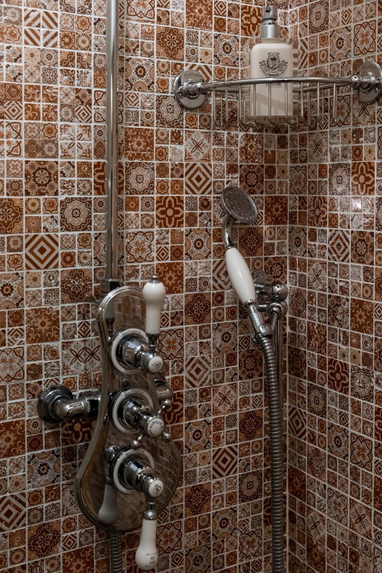Regal House Capucci 6 Rom